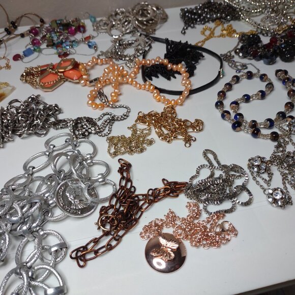 Lot Of Over 40 Necklaces - Picture 8 of 16
